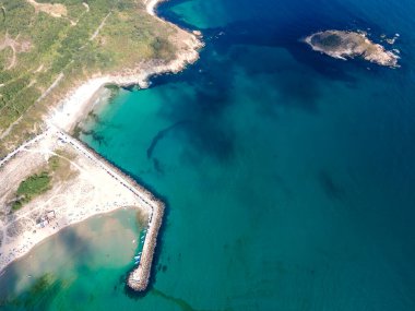 Bulgaristan 'ın Burgaz Bölgesi' nin Dyuni tatil beldesi yakınlarındaki Arkutino bölgesinin hava manzarası