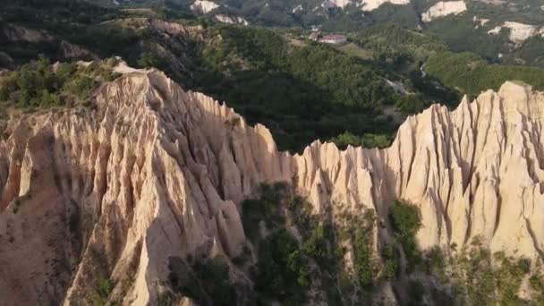 Légi Naplemente Kilátás Rozhen Homok Piramisok Blagoevgrad Régió Bulgária — Stock videók