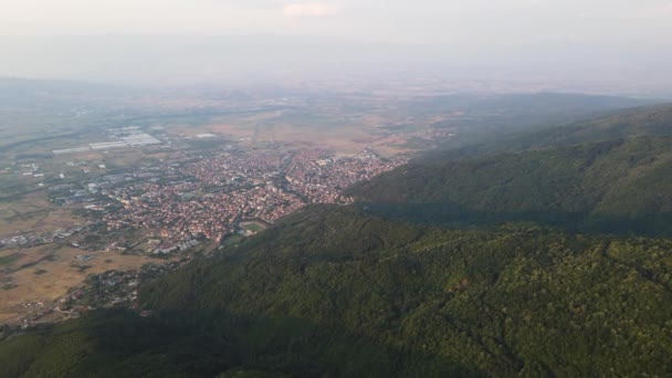 保加利亚Petrich镇附近Belasitsa山的空中日落 — 图库视频影像