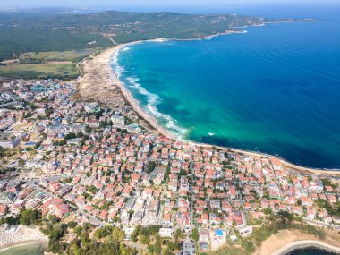 Bulgaristan 'ın Burgaz Bölgesi' ndeki Primorsko kasabasının şaşırtıcı hava manzarası