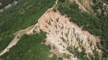 Kaya oluşumunun hava görüntüsü Stob piramitleri, Rila Dağı, Kyustendil bölgesi, Bulgaristan