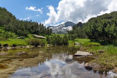 Küçük Dağ nehri ve Banderishki Chukar Tepesi, Pirin Dağı, Bulgaristan