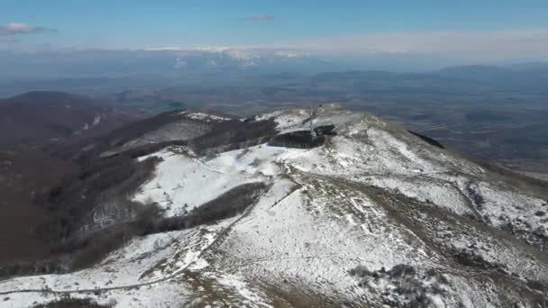 Воздушный Зимний Вид Гору Коньявска Возле Пика Виден Кюстендил Болгария — стоковое видео