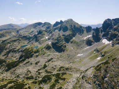 Bulgaristan 'ın Deve Tepesi yakınlarındaki Rila Dağı' nın şaşırtıcı hava manzarası