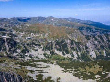 Bulgaristan 'ın Deve Tepesi yakınlarındaki Rila Dağı' nın şaşırtıcı hava manzarası