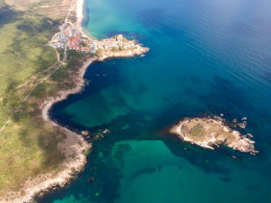 Bulgaristan 'ın Burgaz Bölgesi' nin Dyuni tatil beldesi yakınlarındaki Arkutino bölgesinin hava manzarası