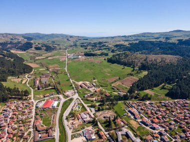 Bulgaristan 'ın Sofya Bölgesi' nin tarihi Koprivshtitsa kentinin hava manzarası