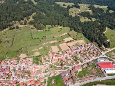 Bulgaristan 'ın Sofya Bölgesi' nin tarihi Koprivshtitsa kentinin hava manzarası