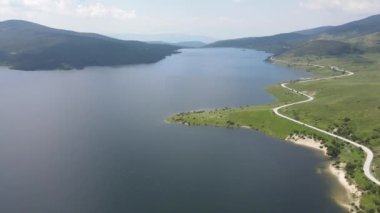 Belmeken Barajı 'nın şaşırtıcı hava manzarası, Rila dağı, Bulgaristan