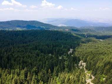 Bulgaristan 'ın Sofya Şehir Bölgesi, Vitosha Dağı' ndaki Konyarnika bölgesinin havadan görüntüsü