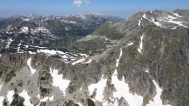 Bulgaristan 'ın Pirin Dağı, Dzhangal zirvesinin şaşırtıcı hava manzarası