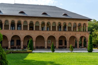 Romanya 'nın Bükreş kenti yakınlarındaki Mogosoaia Sarayı' nın yaz manzarası