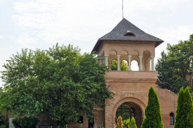 Romanya 'nın Bükreş kenti yakınlarındaki Mogosoaia Sarayı' nın yaz manzarası