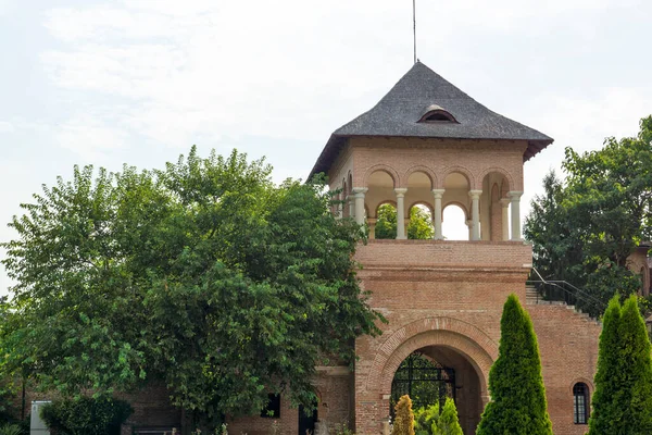 Romanya 'nın Bükreş kenti yakınlarındaki Mogosoaia Sarayı' nın yaz manzarası