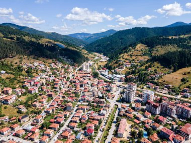 Bulgaristan 'ın ünlü kayak beldesi Chepelare' nin hava manzarası, Smolyan Bölgesi, Bulgaristan