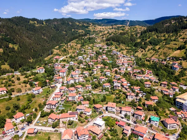 Vista Aerea Del Villaggio Momchilovtsi Regione Smolyan Bulgaria — Foto Stock