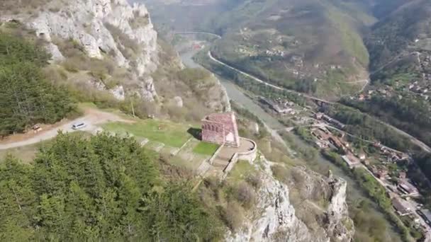 Αεροφωτογραφία Του Φαραγγιού Του Ποταμού Ίσκαρ Κοντά Στο Χωριό Μιλάνοβο — Αρχείο Βίντεο