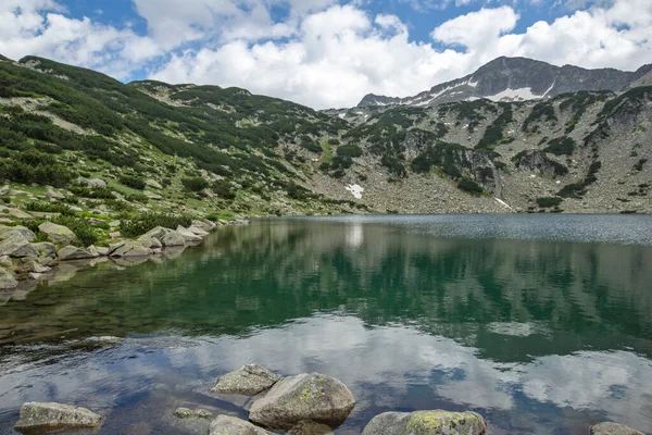 Bulgaristan 'ın Banderitsa Gölü yakınlarındaki Pirin Dağı' nın muhteşem manzarası