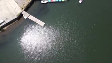 PANCHAREVO, BULGARIA - 16 Temmuz 2021: Pancharevo Gölü 'nün havadan yaz manzarası, Sofya şehir bölgesi, Bulgaristan