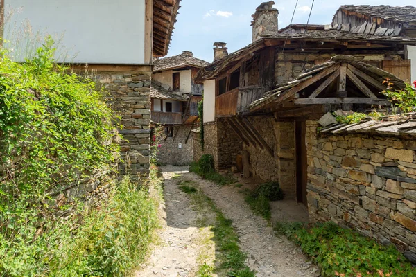 Bulgaristan Blagoevgrad Bölgesi Otantik Yüzyıl Evleriyle Kovaçevitsa Köyü — Stok fotoğraf