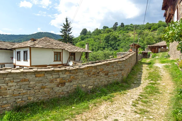 Village Kovachevitsa Med Autentiska Artonhundratalshus Blagoevgrad Region Bulgarien — Stockfoto