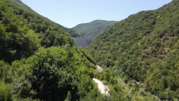 공중에서 Tzankov Kamak Reservoir Smolyan Region Bulgaria — 비디오