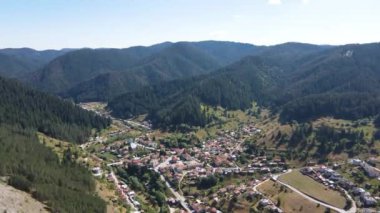 Bulgaristan 'ın Smolyan Bölgesi, Trigrad köyünün hava manzarası