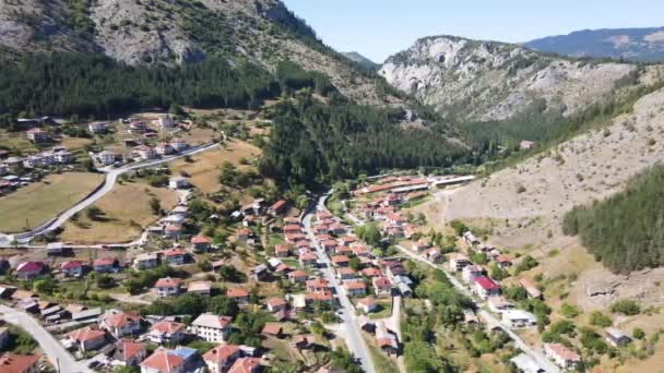 Vista Aérea Aldeia Trigrad Região Smolyan Bulgária — Vídeo de Stock