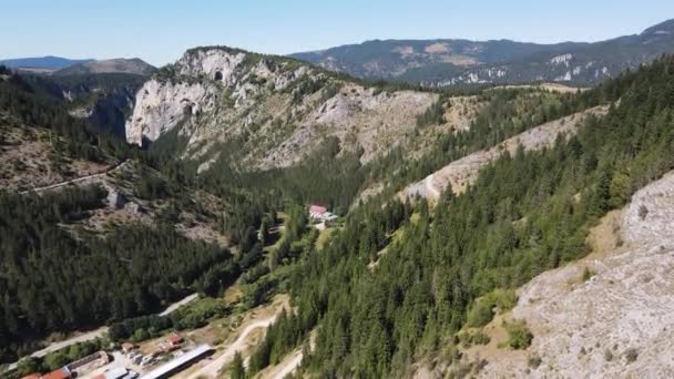 Bulgaristan Smolyan Bölgesi Rodop Dağları Ndaki Trigrad Boğazı Nın Hava — Stok video