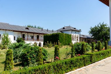 BUCHAREST, ROMANIA - 16 Ağustos 2021: Romanya 'nın Bükreş kenti yakınlarındaki Cernica Manastırı