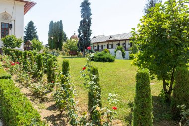 BUCHAREST, ROMANIA - 16 Ağustos 2021: Romanya 'nın Bükreş kenti yakınlarındaki Cernica Manastırı