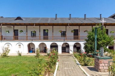 BUCHAREST, ROMANIA - 16 Ağustos 2021: Romanya 'nın Bükreş kenti yakınlarındaki Cernica Manastırı