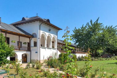 BUCHAREST, ROMANIA - 16 Ağustos 2021: Romanya 'nın Bükreş kenti yakınlarındaki Cernica Manastırı