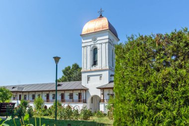 BUCHAREST, ROMANIA - 16 Ağustos 2021: Romanya 'nın Bükreş kenti yakınlarındaki Cernica Manastırı