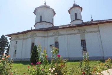 BUCHAREST, ROMANIA - 16 Ağustos 2021: Romanya 'nın Bükreş kenti yakınlarındaki Cernica Manastırı