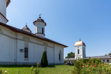 BUCHAREST, ROMANIA - 16 Ağustos 2021: Romanya 'nın Bükreş kenti yakınlarındaki Cernica Manastırı