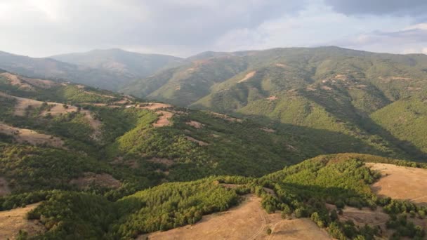 Vista Aérea Atardecer Montaña Ograzhden Región Blagoevgrad Bulgaria — Vídeo de stock