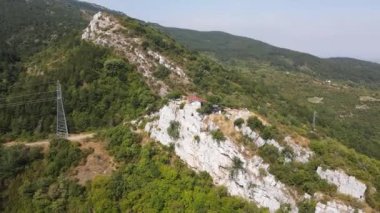 Bulgaristan 'ın Filibe Bölgesi Asenovgrad yakınlarındaki Selanik Kilisesi' nden Aziz Demetrius 'un hava manzarası