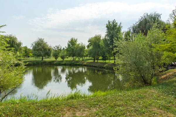 Vista Verão Gandens Lago Palácio Mogosoaia Perto Cidade Bucareste Romênia — Fotografia de Stock