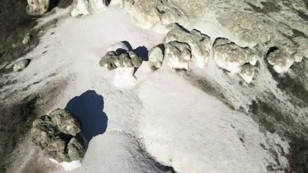 Aerial View Rock Formation Stone Gombák Közelében Beli Plast Falu — Stock videók