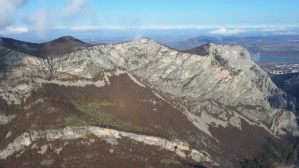 Amazing Aerial Autumn Landschap Van Balkan Bergen Vratsata Pas Bulgarije — Stockvideo