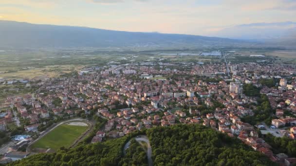 Vista Aerea Sul Tramonto Della Città Petrich Regione Blagoevgrad Bulgaria — Video Stock