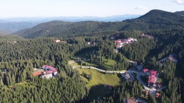 ブルガリアのスモリャン地方 パンポロヴォのスキーリゾート近くのロドロープ山脈の空中ビュー — ストック動画