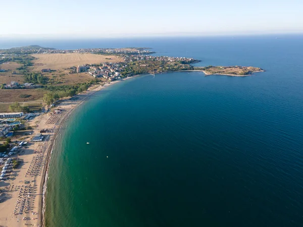 Bulgaristan 'ın Burgaz Bölgesi' nin Sozopol kasabası yakınlarındaki Gradina (Bahçe) plajının havadan manzarası