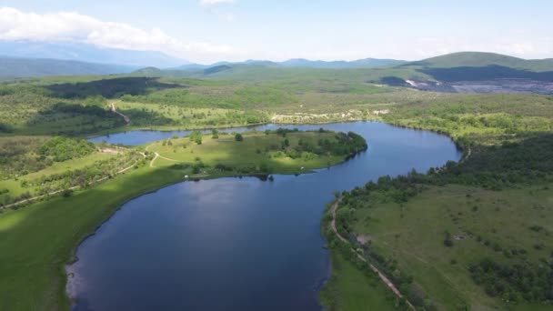 Αεροφωτογραφία Της Λίμνης Άνω Γκαμπρά Στο Βουνό Λοζένσκα Περιφέρεια Σόφιας — Αρχείο Βίντεο