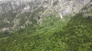 Kirilova Polyana (Cyril çayırı), Kyustendil bölgesi, Bulgaristan yakınlarındaki Rila Dağı 'nın havadan görüntüsü