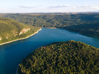 Bulgaristan 'ın Aleksandar Stamboliyski Reservoir, Gabrovo ve Veliko Tarnovo bölgelerinin hava manzarası