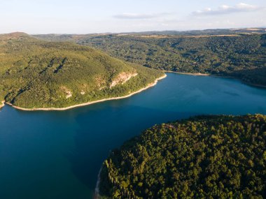 Bulgaristan 'ın Aleksandar Stamboliyski Reservoir, Gabrovo ve Veliko Tarnovo bölgelerinin hava manzarası