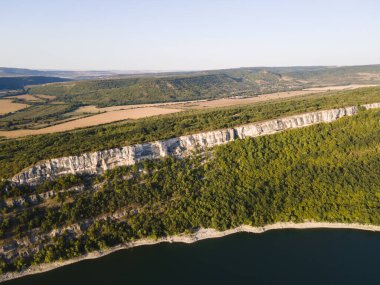 Bulgaristan 'ın Aleksandar Stamboliyski Reservoir, Gabrovo ve Veliko Tarnovo bölgelerinin hava manzarası