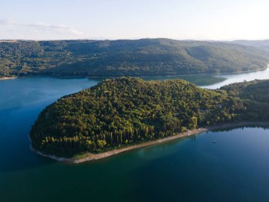 Bulgaristan 'ın Aleksandar Stamboliyski Reservoir, Gabrovo ve Veliko Tarnovo bölgelerinin hava manzarası